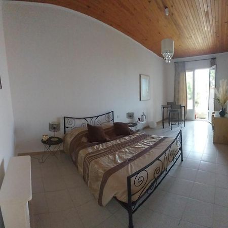 Chez Isabelle Bed & Breakfast Luri Екстериор снимка