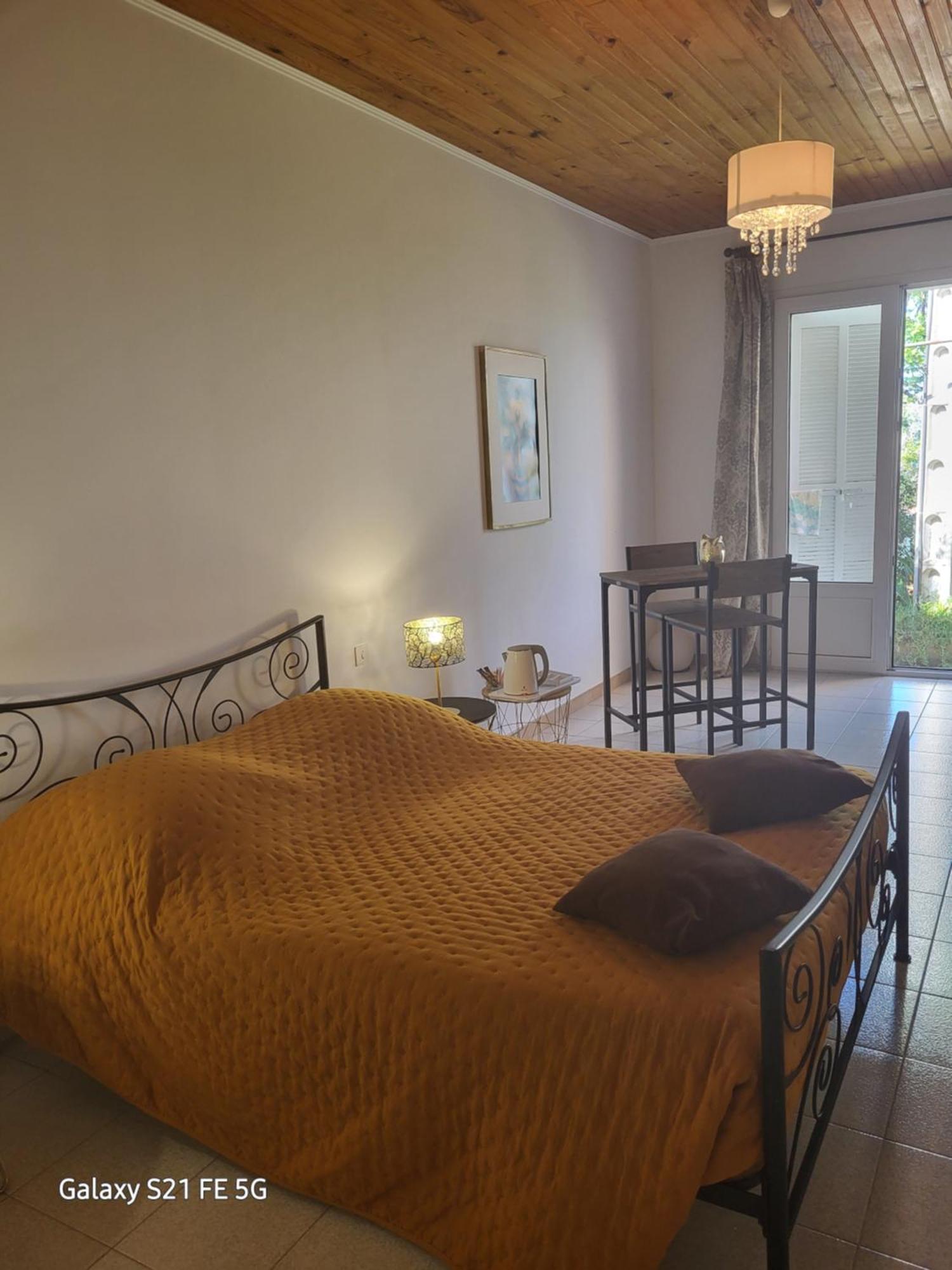 Chez Isabelle Bed & Breakfast Luri Екстериор снимка